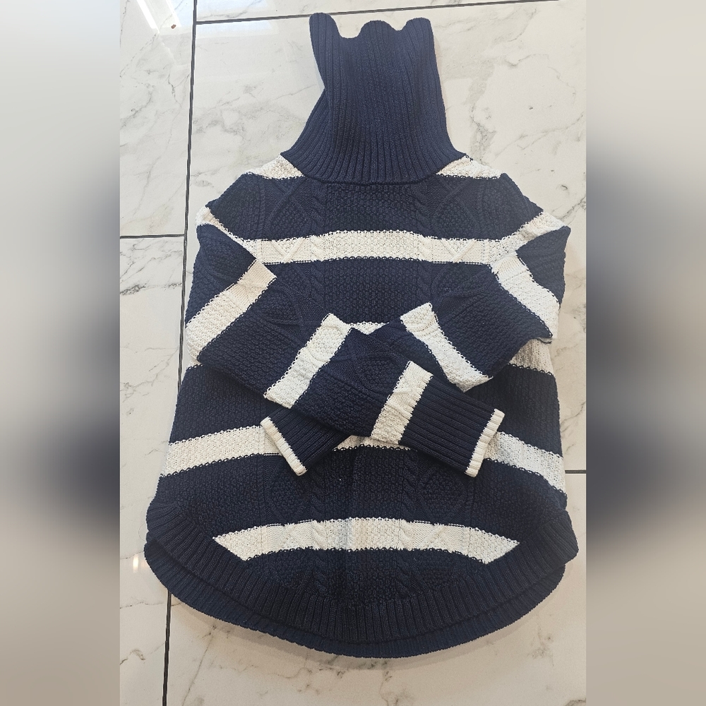 Turtleneck sweater from Gap